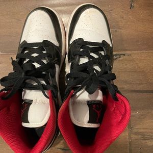 Air Jordan 1 Mid Gym Red Black White